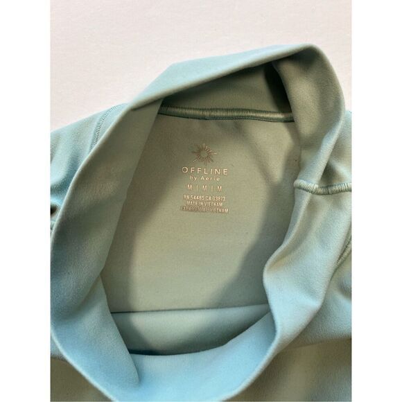 OFFLINE by Aerie Seamless Mock Neck Athleisure Long Sleeve Crop Top Size Medium - Picture 2 of 8